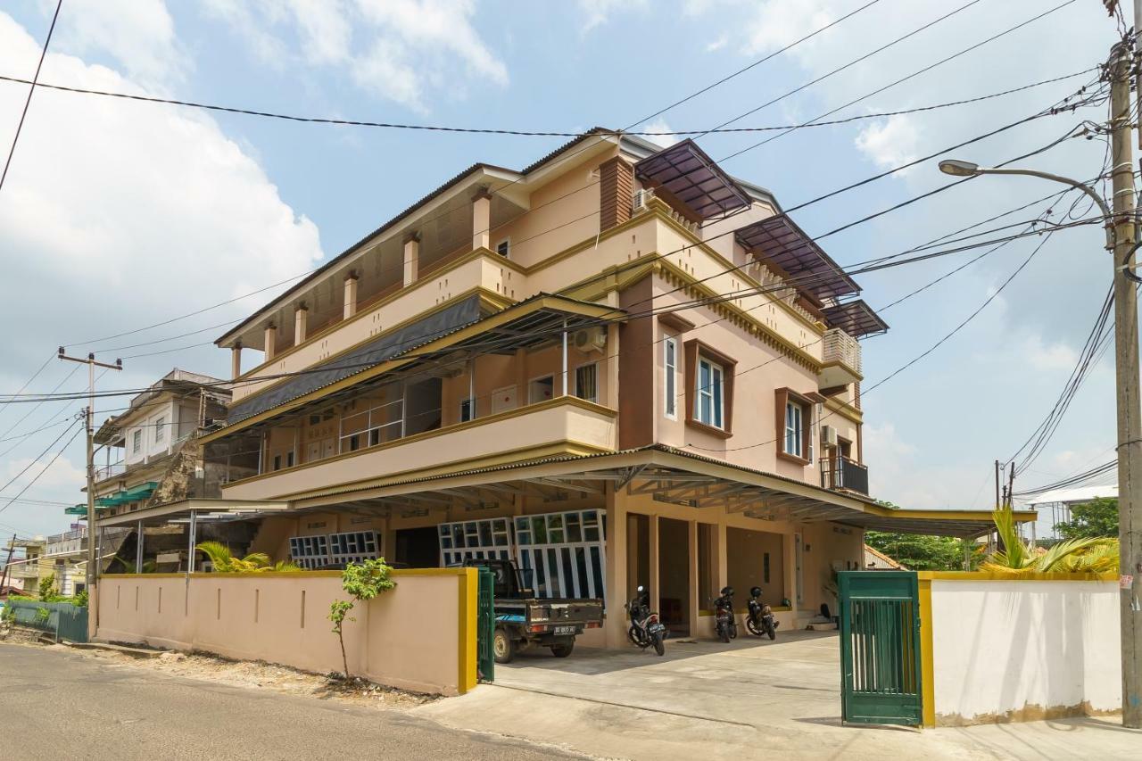 Отель Reddoorz Syariah Near Simpang Sekip Палембанг Экстерьер фото