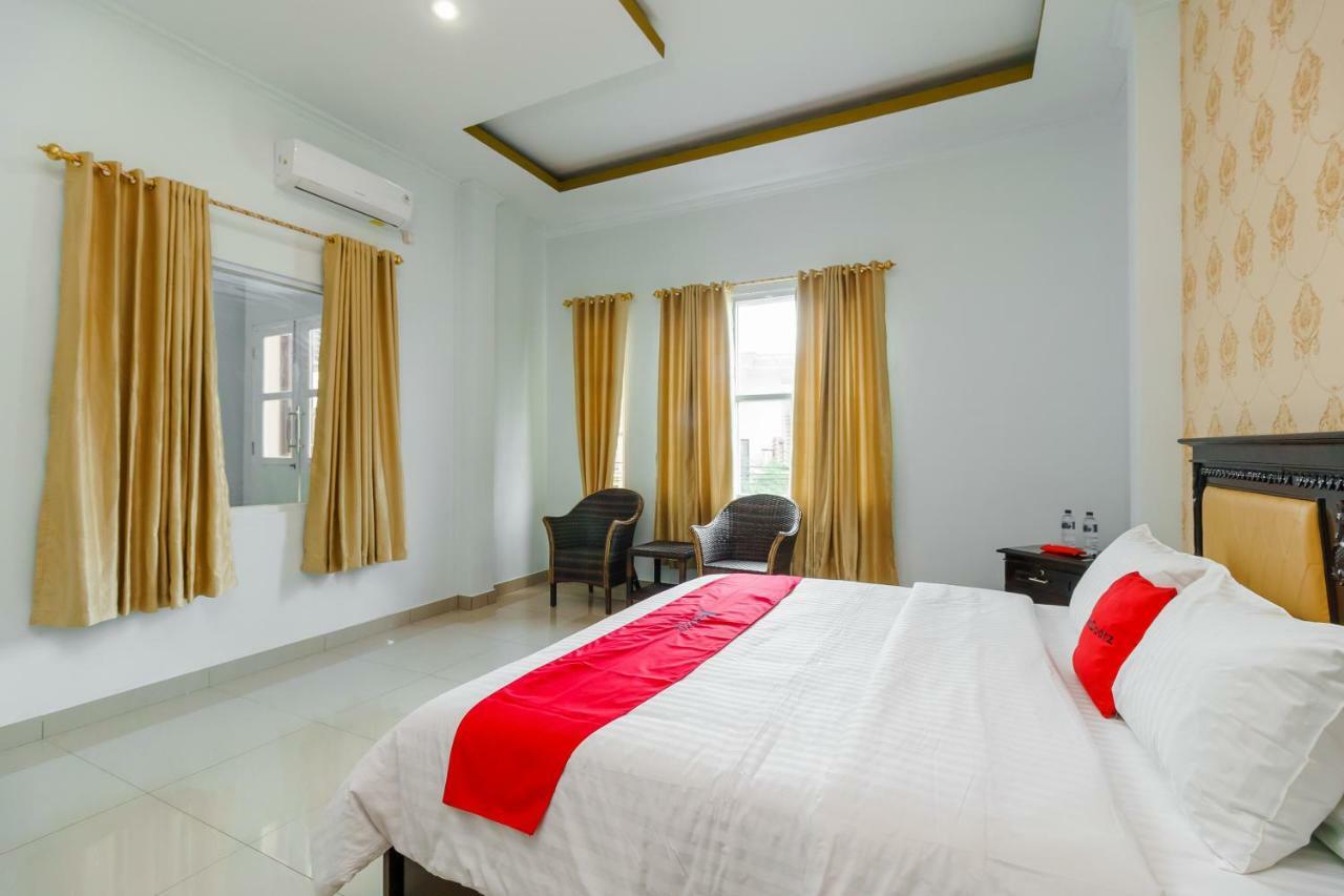 Отель Reddoorz Syariah Near Simpang Sekip Палембанг Экстерьер фото